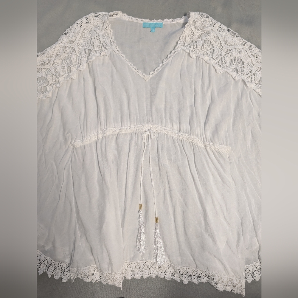 Feminine White Embroidered Lace Poncho Top One Size - Picture 2 of 10